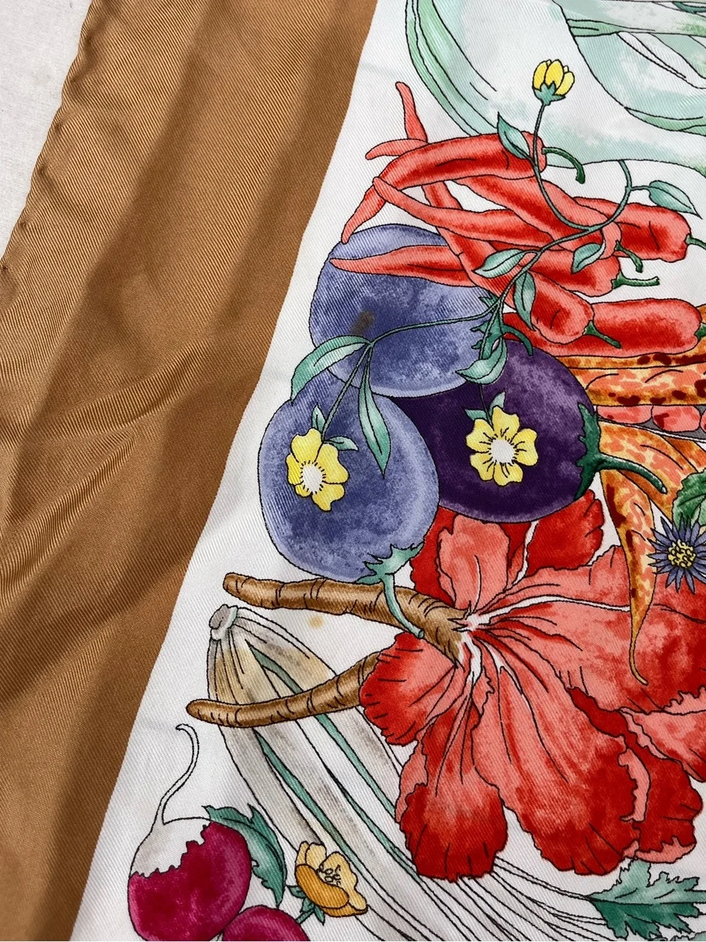 Gucci Silk Botanical Scarf in White and Brown